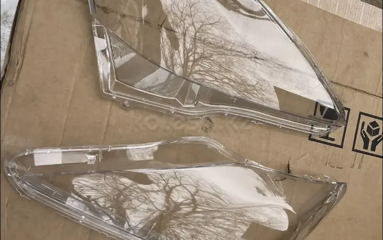 Стекло фары Лексус Ис Lexus Is стекло фары за 20 000 тг. в Алматы