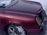 Крылья Мерседес 210 за 20 000 тг. в Семей