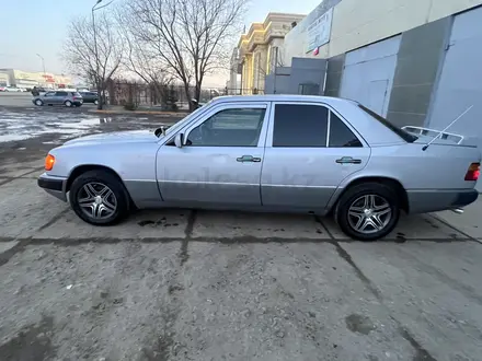 Mercedes-Benz E 230 1991 года за 1 600 000 тг. в Тараз – фото 2