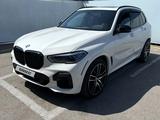 BMW X5 2019 года за 29 500 000 тг. в Алматы – фото 3