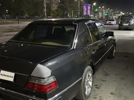 Mercedes-Benz E 260 1990 года за 1 400 000 тг. в Караганда – фото 5