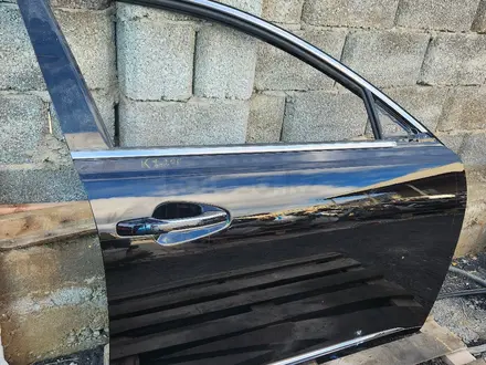 Дверь передней правой Kia K7 за 111 555 тг. в Шымкент