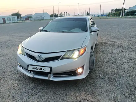 Toyota Camry 2014 года за 8 500 000 тг. в Актобе – фото 3