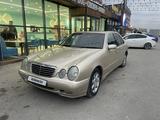 Mercedes-Benz E 320 2001 года за 3 900 000 тг. в Актау – фото 2