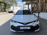 Toyota Camry 2021 года за 15 000 000 тг. в Караганда – фото 2