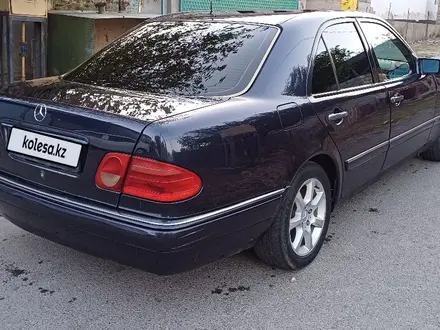 Mercedes-Benz E 230 1996 года за 2 800 000 тг. в Кентау – фото 3