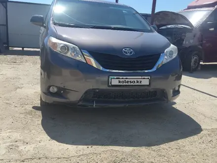 Toyota Sienna 2017 года за 14 700 000 тг. в Атырау – фото 2