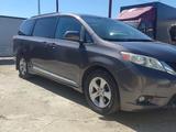 Toyota Sienna 2017 года за 14 700 000 тг. в Атырау – фото 3