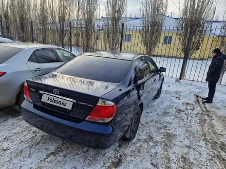 Toyota Camry 2004 года за 5 500 000 тг. в Актобе – фото 2