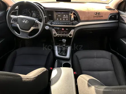 Hyundai Elantra 2017 года за 5 300 000 тг. в Атырау – фото 10