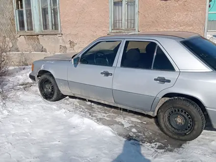 Mercedes-Benz E 250 1991 года за 1 000 000 тг. в Караганда – фото 2