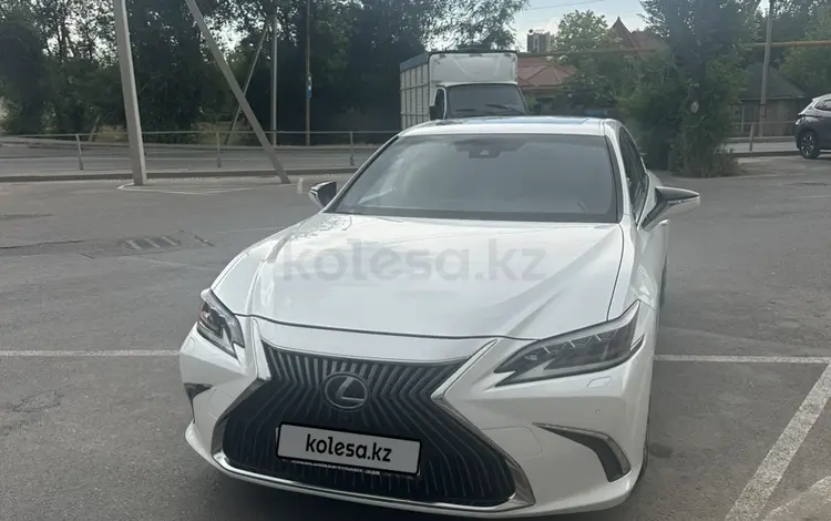 Lexus ES 250 2019 года за 20 000 000 тг. в Шымкент