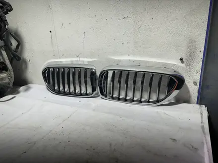 Решетка радиатора bmw 5 series G30 за 40 000 тг. в Караганда