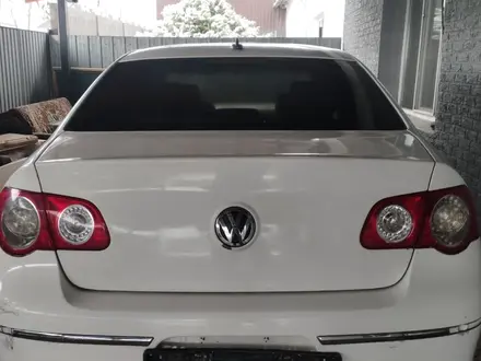 Volkswagen Passat 2006 года за 1 650 000 тг. в Алматы – фото 4