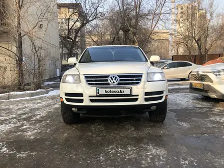 Volkswagen Touareg 2006 года за 5 300 000 тг. в Алматы – фото 33