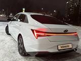 Hyundai Elantra 2023 года за 9 990 000 тг. в Караганда – фото 2