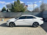 Hyundai Elantra 2023 года за 12 000 000 тг. в Актобе – фото 2