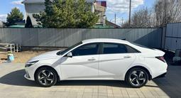 Hyundai Elantra 2023 года за 11 800 000 тг. в Актобе – фото 2