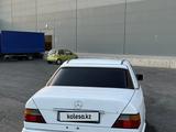 Mercedes-Benz E 220 1994 года за 950 000 тг. в Тараз – фото 3