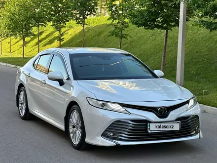 Toyota Camry 2019 года за 15 300 000 тг. в Шымкент – фото 2