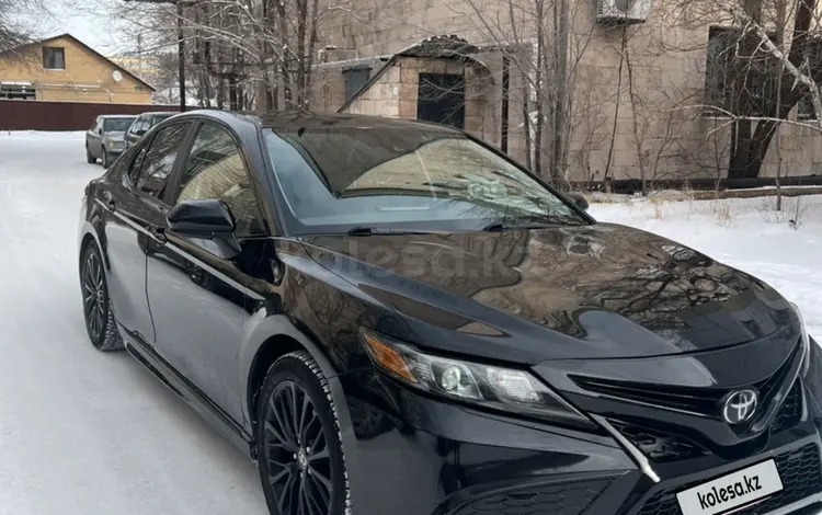 Toyota Camry 2021 года за 13 000 000 тг. в Караганда