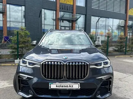 BMW X7 2021 года за 73 700 000 тг. в Астана