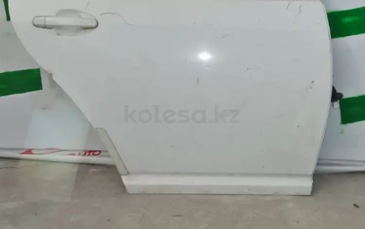 Дверь задняя правая на Toyota Avensis за 25 000 тг. в Алматы