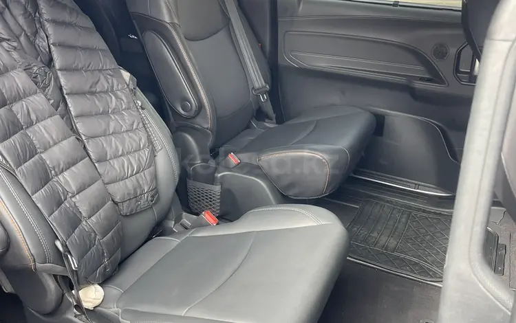 Toyota Sienna 2021 года за 22 000 000 тг. в Астана