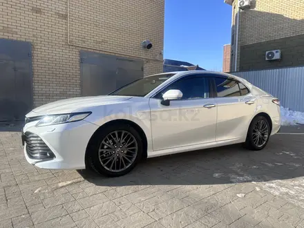 Toyota Camry 2020 года за 12 500 000 тг. в Актобе – фото 10