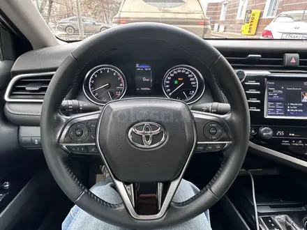 Toyota Camry 2020 года за 12 500 000 тг. в Актобе – фото 15