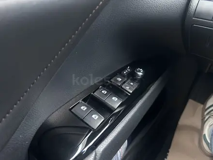 Toyota Camry 2020 года за 12 500 000 тг. в Актобе – фото 16