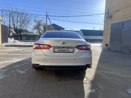 Toyota Camry 2020 года за 12 500 000 тг. в Актобе – фото 6