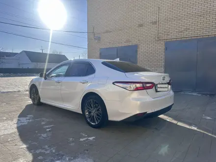 Toyota Camry 2020 года за 12 500 000 тг. в Актобе – фото 8