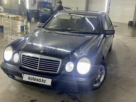 Mercedes-Benz E 230 1996 года за 2 100 000 тг. в Кокшетау