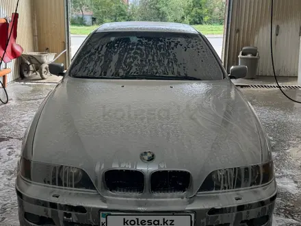 BMW 523 1998 года за 3 600 000 тг. в Актобе