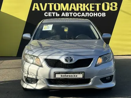 Toyota Camry 2010 года за 7 650 000 тг. в Тараз – фото 2