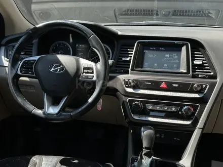 Hyundai Sonata 2019 года за 7 800 000 тг. в Актобе – фото 20