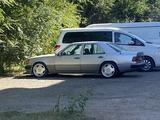 Mercedes-Benz E 280 1995 года за 3 300 000 тг. в Астана