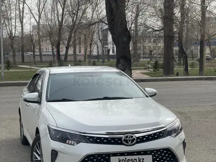 Toyota Camry 2017 года за 13 500 000 тг. в Усть-Каменогорск – фото 2