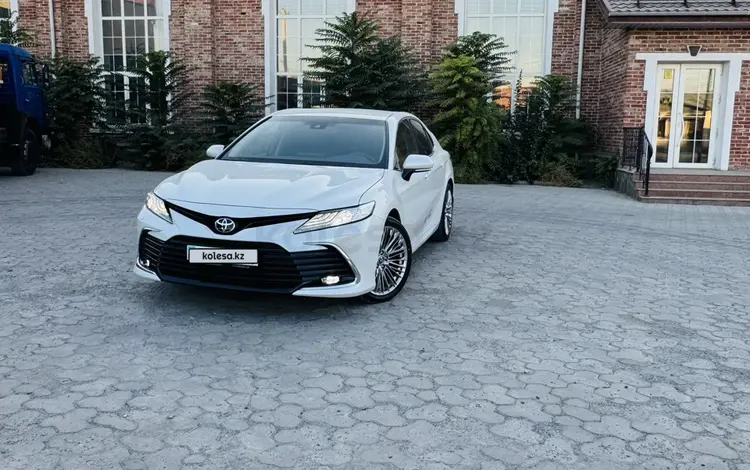 Toyota Camry 2023 года за 15 900 000 тг. в Шымкент