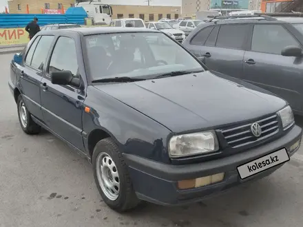 Volkswagen Vento 1993 года за 1 550 000 тг. в Уральск – фото 2