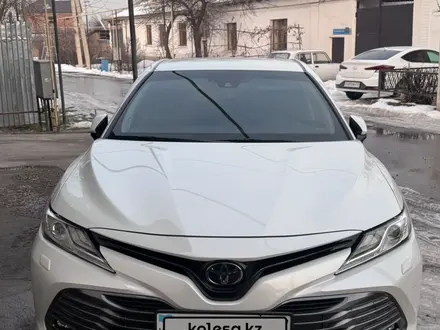 Toyota Camry 2020 года за 15 200 000 тг. в Шымкент