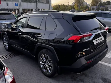 Toyota RAV4 2020 года за 12 900 000 тг. в Алматы – фото 4