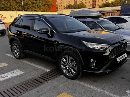 Toyota RAV4 2020 года за 12 900 000 тг. в Алматы