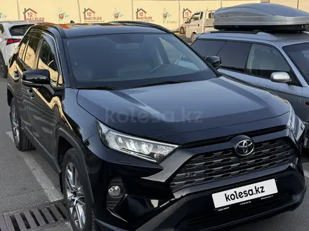 Toyota RAV4 2020 года за 12 900 000 тг. в Алматы – фото 2