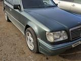 Mercedes-Benz E 280 1993 годаfor2 100 000 тг. в Караганда