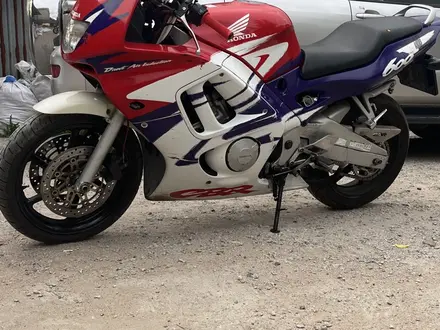 Honda  CBR 600F 1998 года за 1 600 000 тг. в Алматы