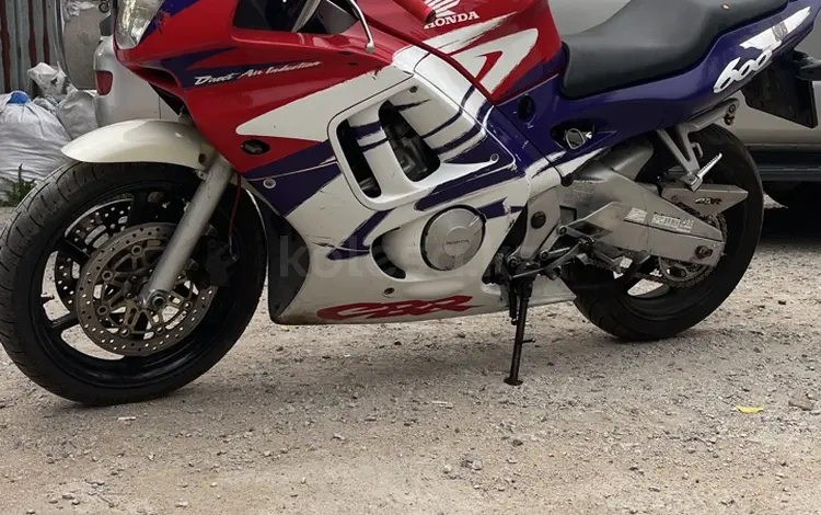 Honda  CBR 600F 1998 годаүшін1 600 000 тг. в Алматы