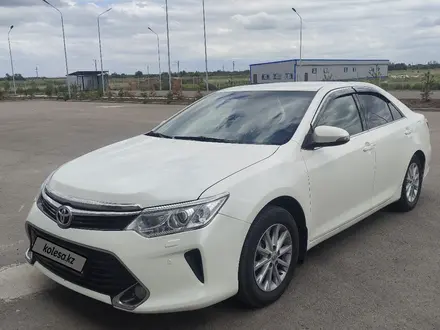 Toyota Camry 2016 года за 10 300 000 тг. в Астана – фото 2