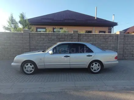 Mercedes-Benz E 320 1996 года за 3 300 000 тг. в Алматы